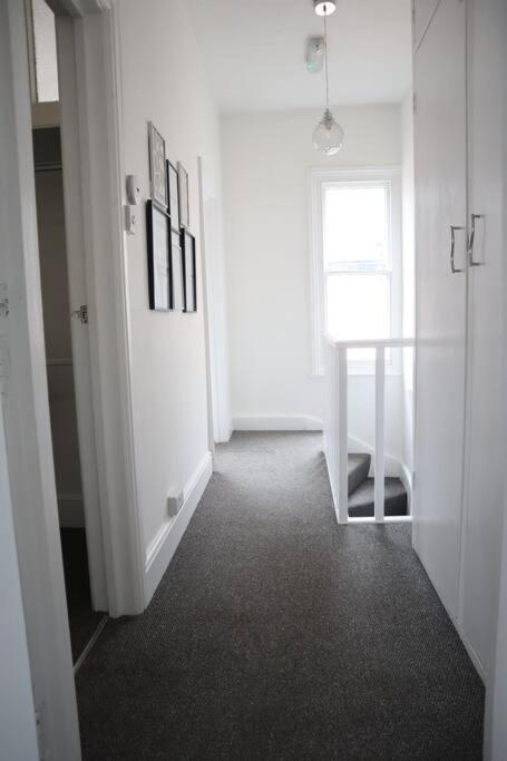 לייסטר Spacious 1 Bedroom Apartment מראה חיצוני תמונה