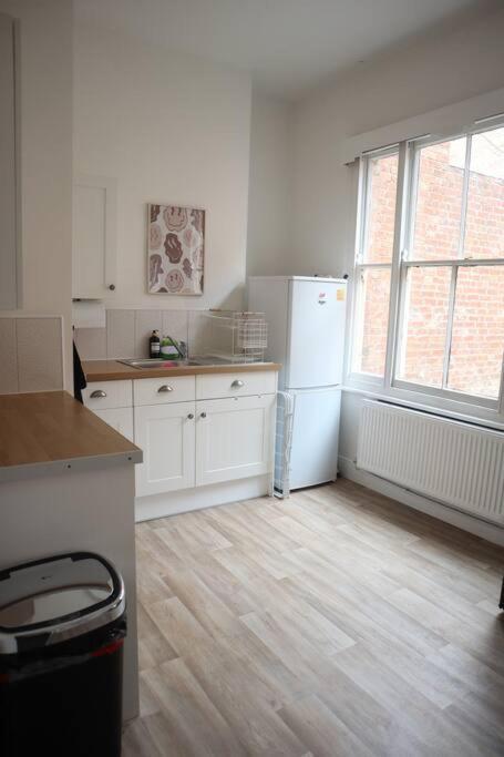 לייסטר Spacious 1 Bedroom Apartment מראה חיצוני תמונה